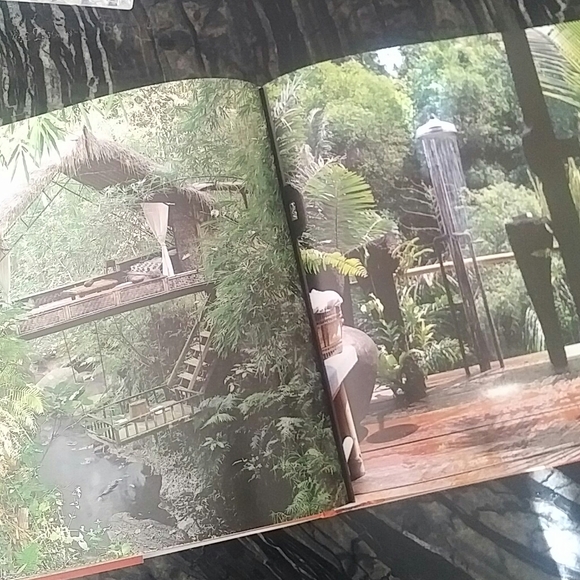 TASCHEN - Living in Bali (hardcover) book - Picture 8 of 8